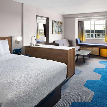 Microtel Inn & Suites By Wyndham Rapid City Bagian luar foto