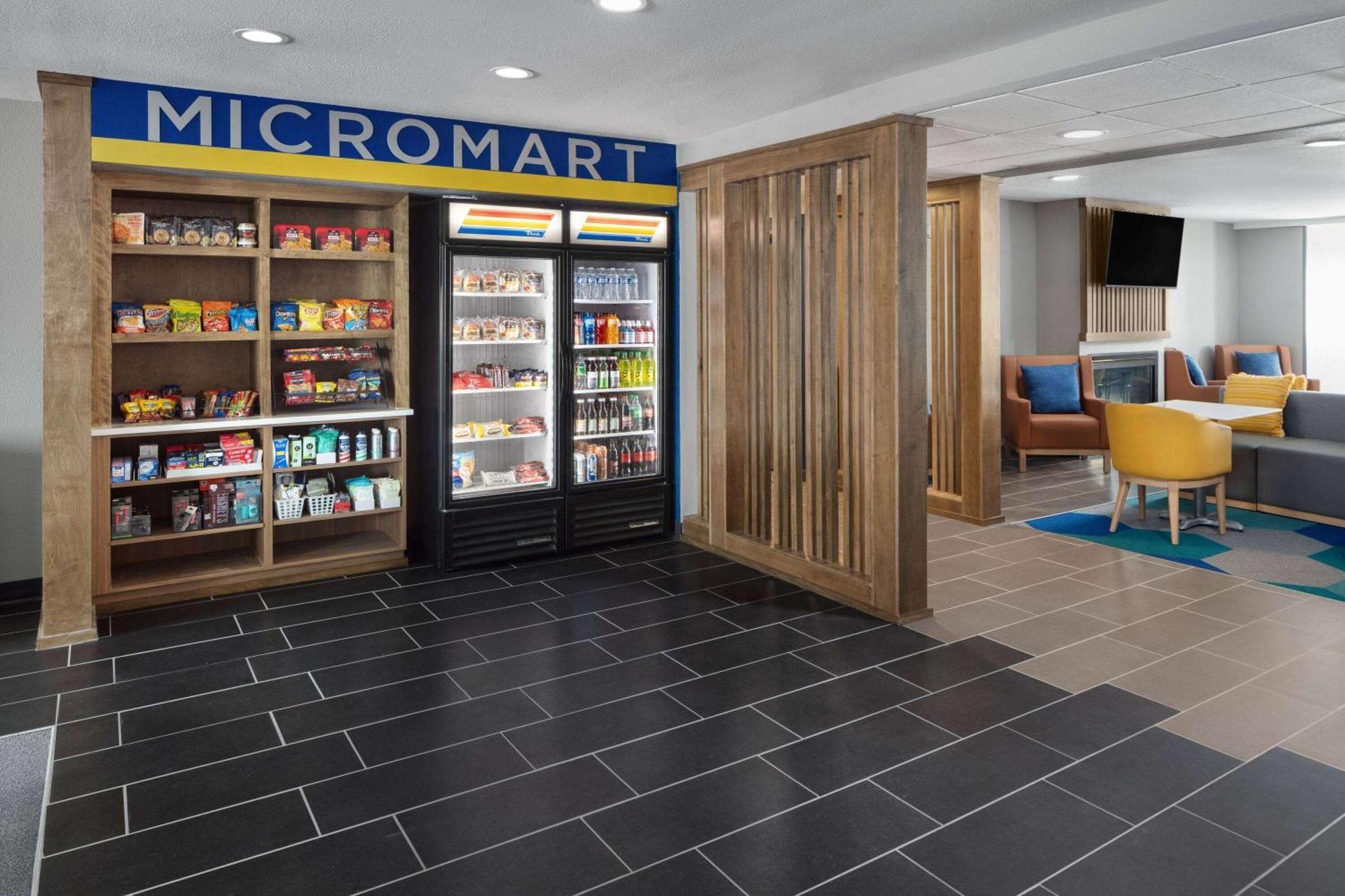 Microtel Inn & Suites By Wyndham Rapid City Bagian luar foto