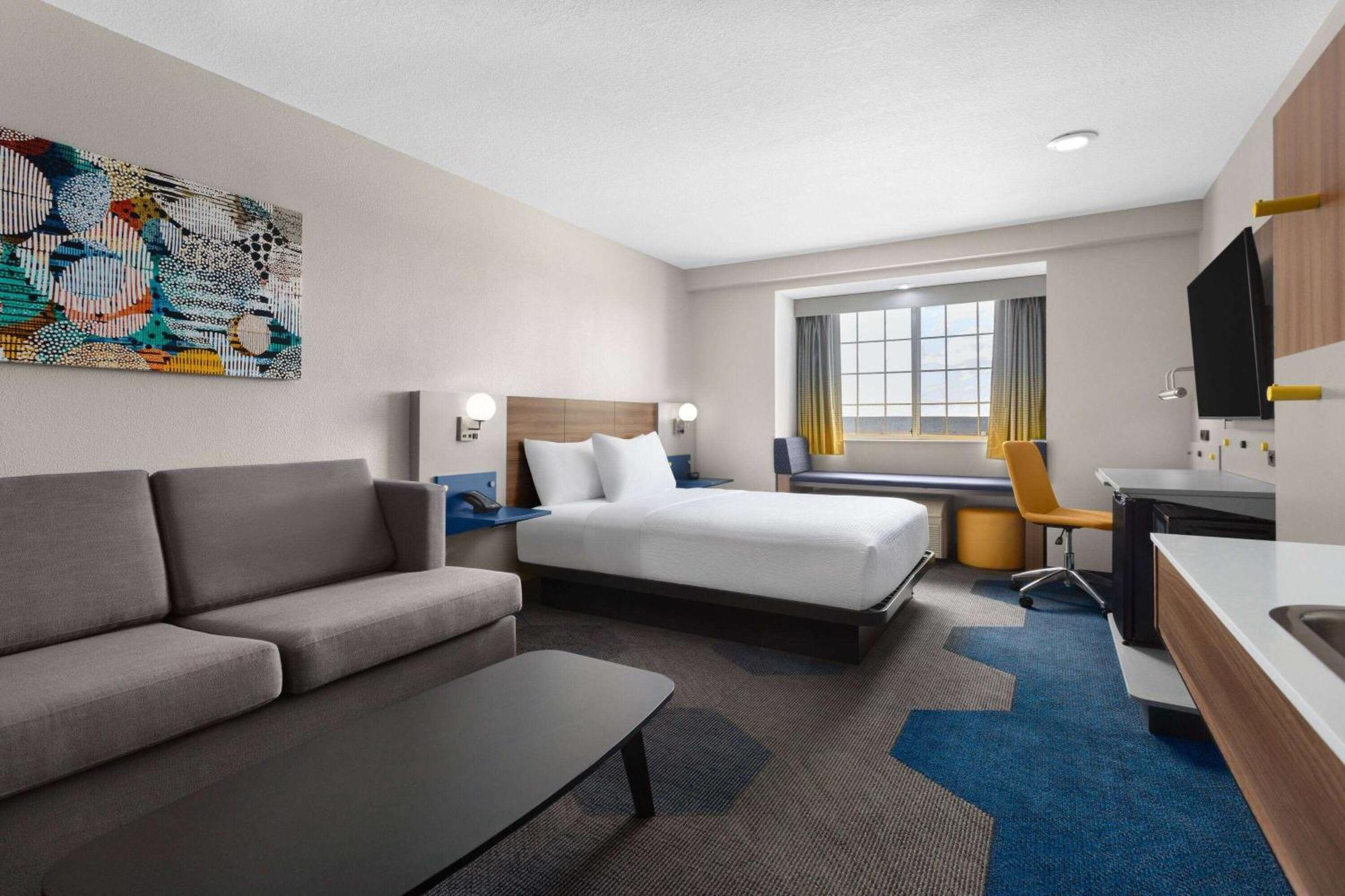 Microtel Inn & Suites By Wyndham Rapid City Bagian luar foto