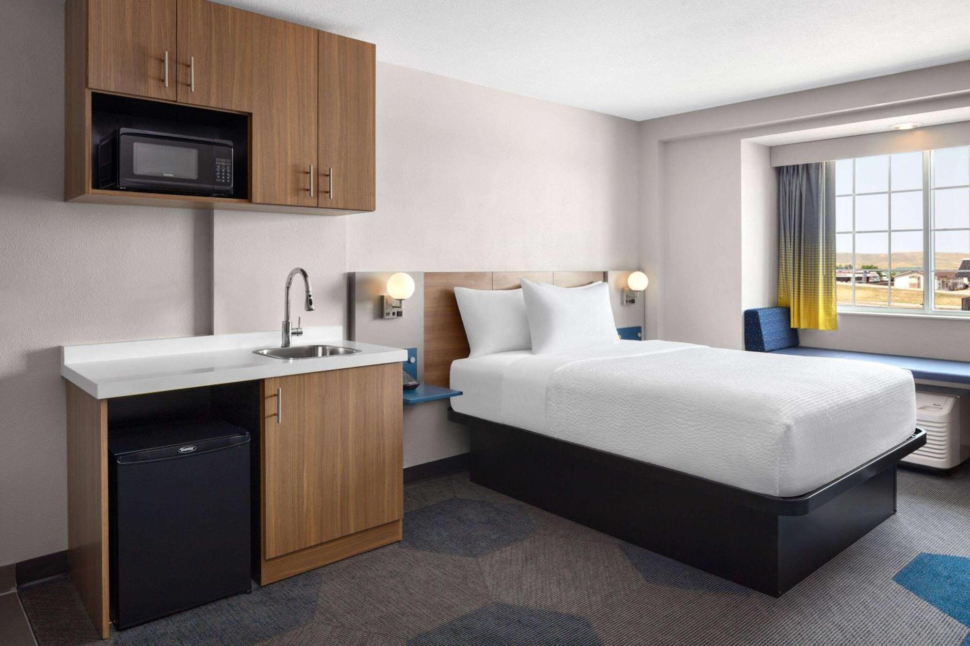 Microtel Inn & Suites By Wyndham Rapid City Bagian luar foto