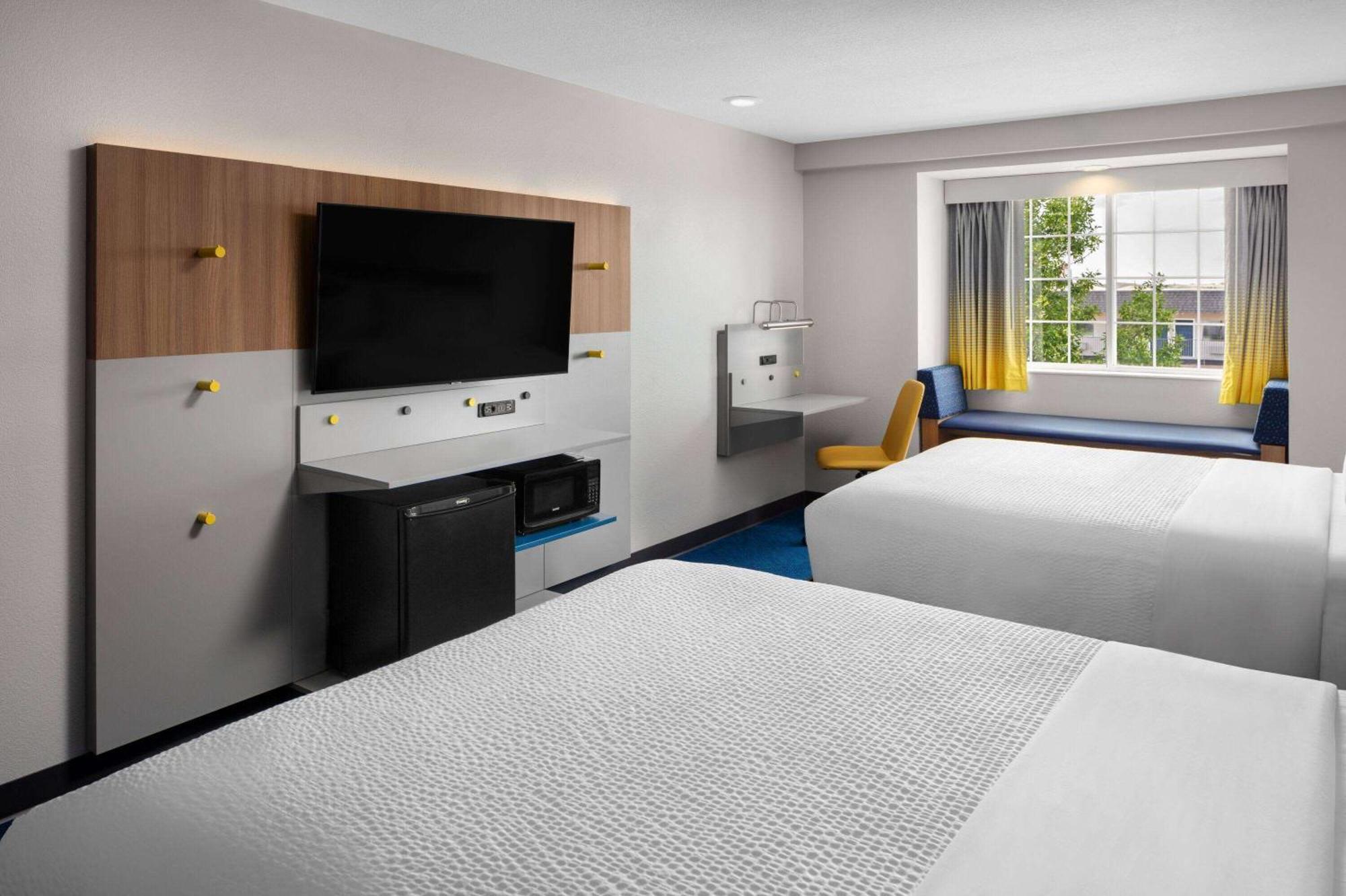 Microtel Inn & Suites By Wyndham Rapid City Bagian luar foto