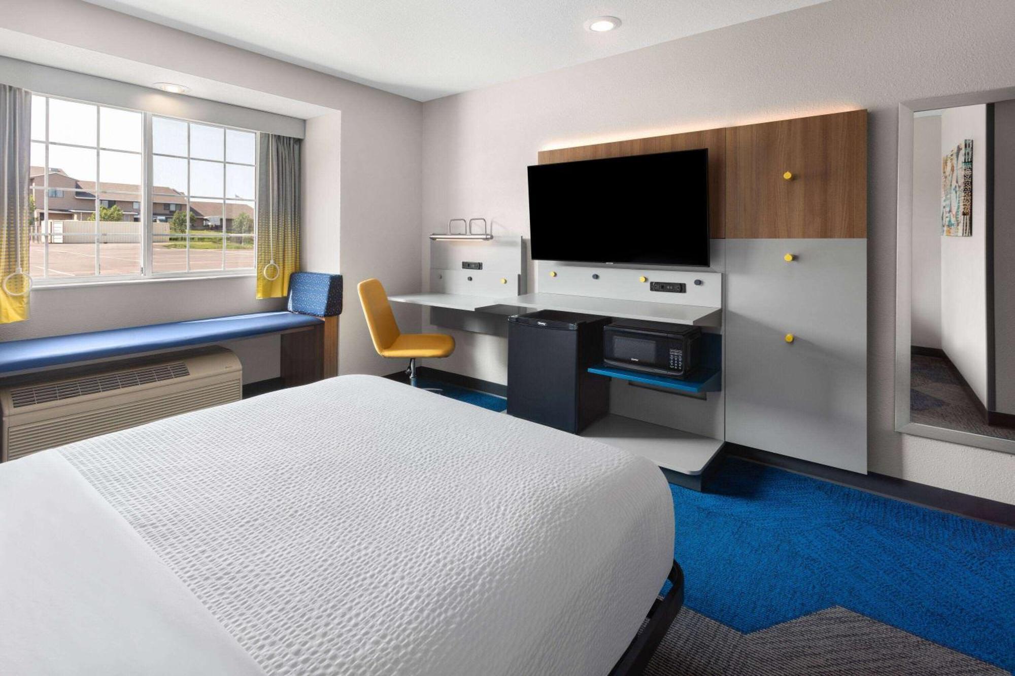 Microtel Inn & Suites By Wyndham Rapid City Bagian luar foto