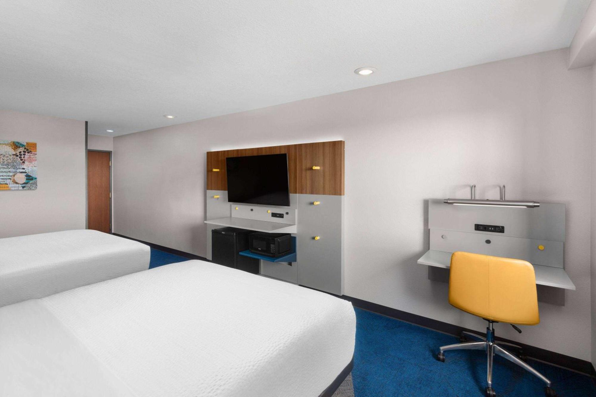 Microtel Inn & Suites By Wyndham Rapid City Bagian luar foto