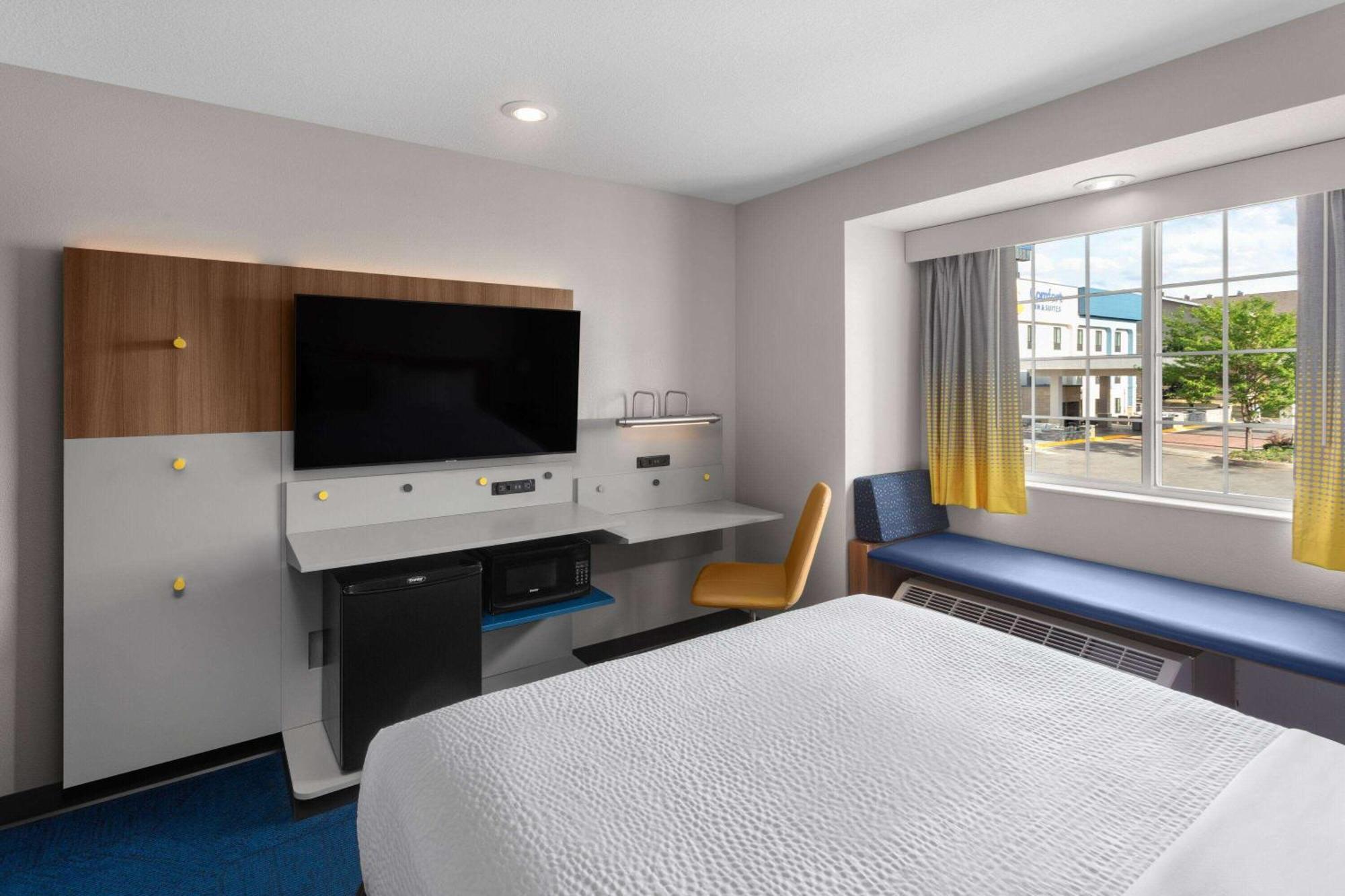 Microtel Inn & Suites By Wyndham Rapid City Bagian luar foto