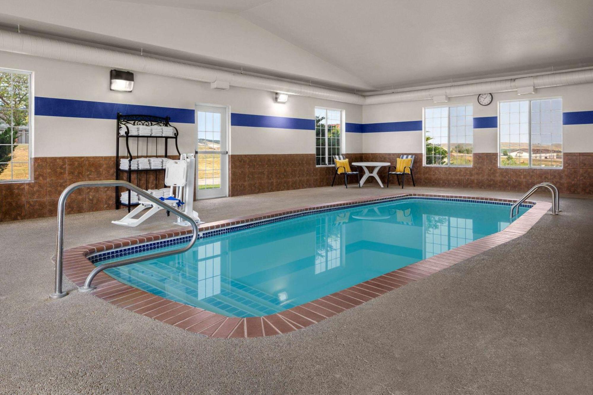 Microtel Inn & Suites By Wyndham Rapid City Bagian luar foto