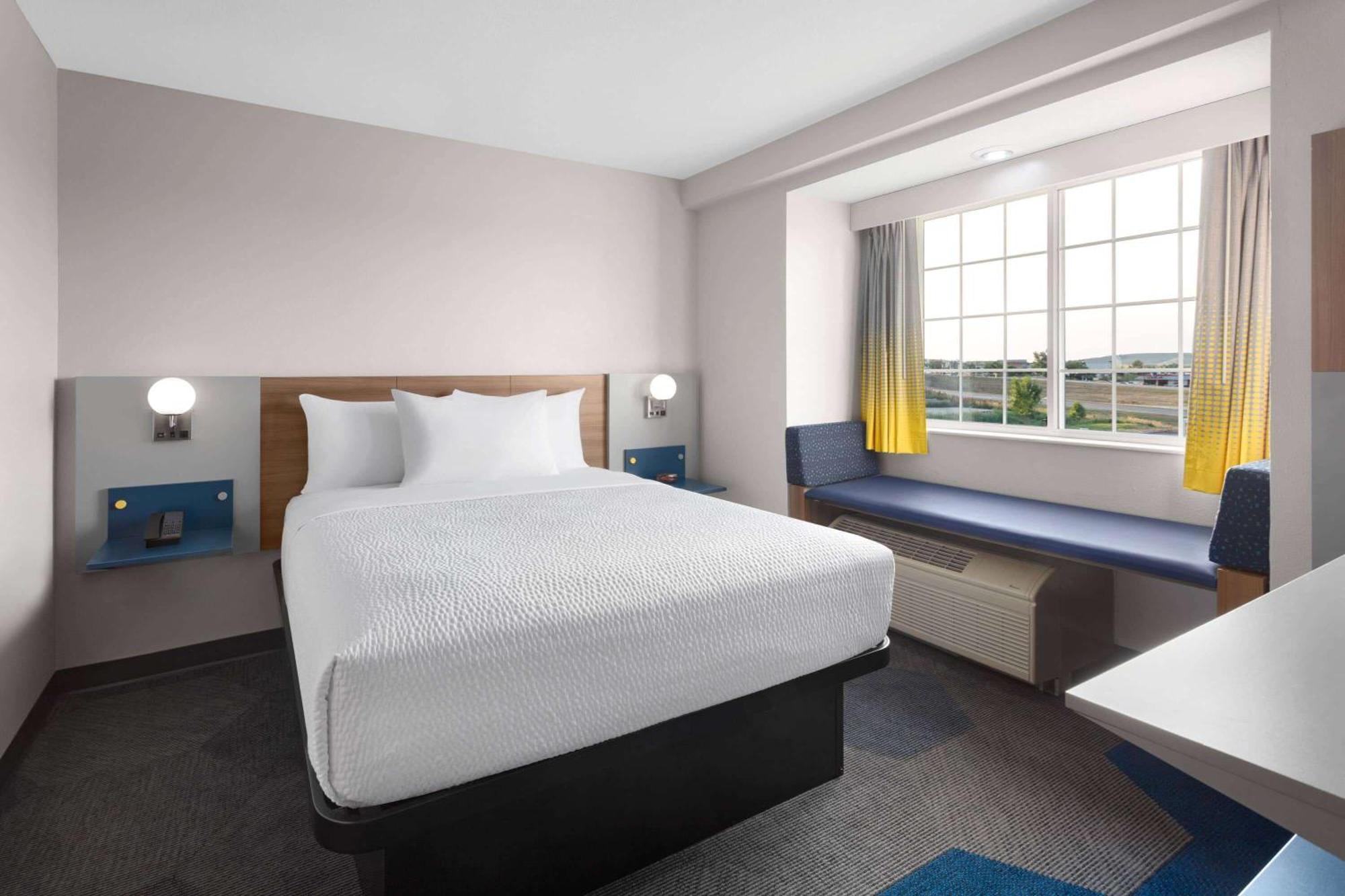 Microtel Inn & Suites By Wyndham Rapid City Bagian luar foto