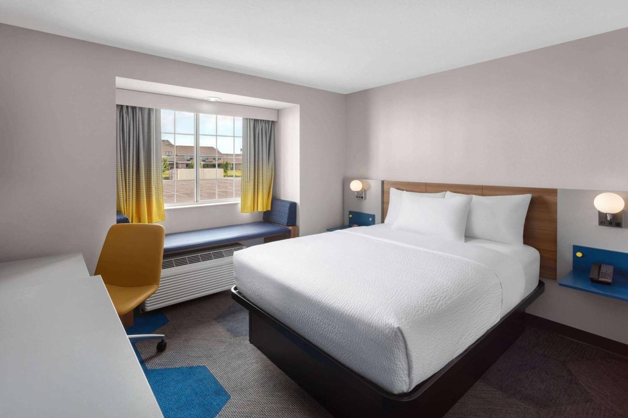 Microtel Inn & Suites By Wyndham Rapid City Bagian luar foto