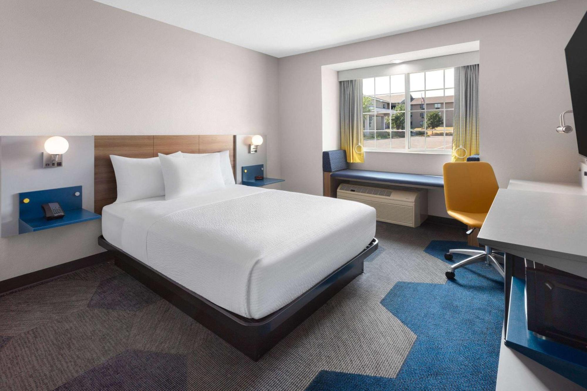 Microtel Inn & Suites By Wyndham Rapid City Bagian luar foto